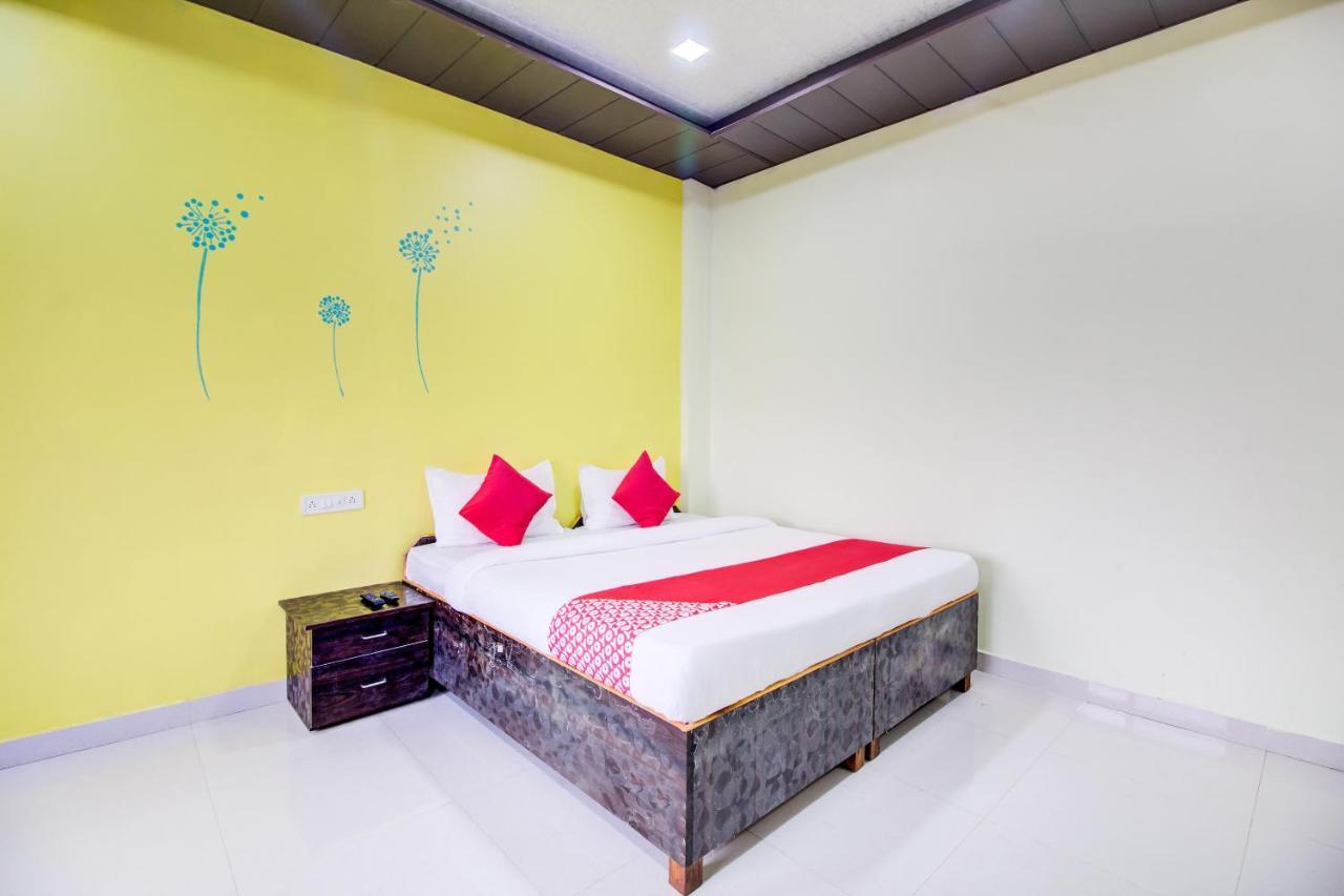 OYO 48915 Chaitanya Green Park Hotel Vani Bagian luar foto