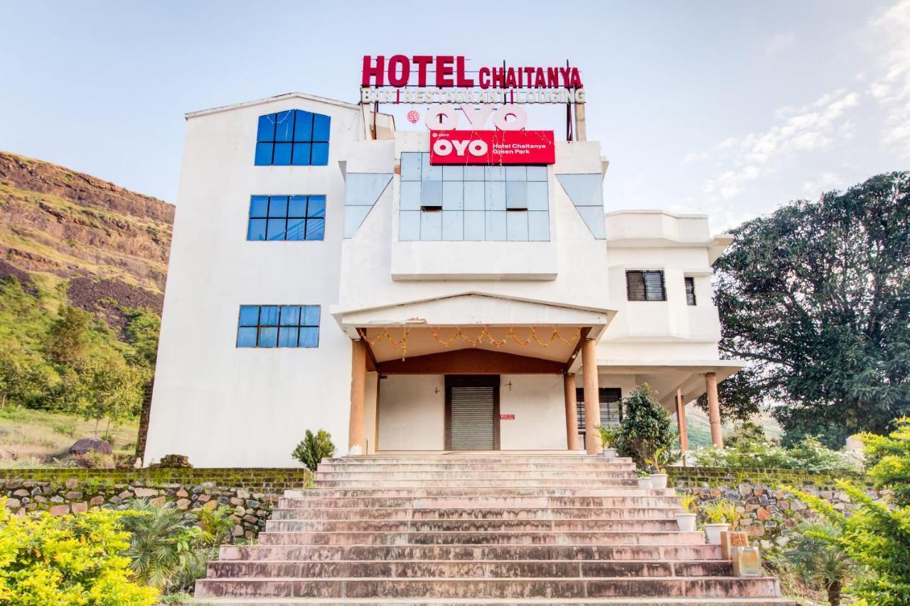 OYO 48915 Chaitanya Green Park Hotel Vani Bagian luar foto