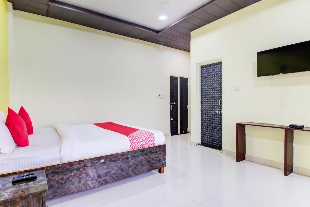 OYO 48915 Chaitanya Green Park Hotel Vani Bagian luar foto