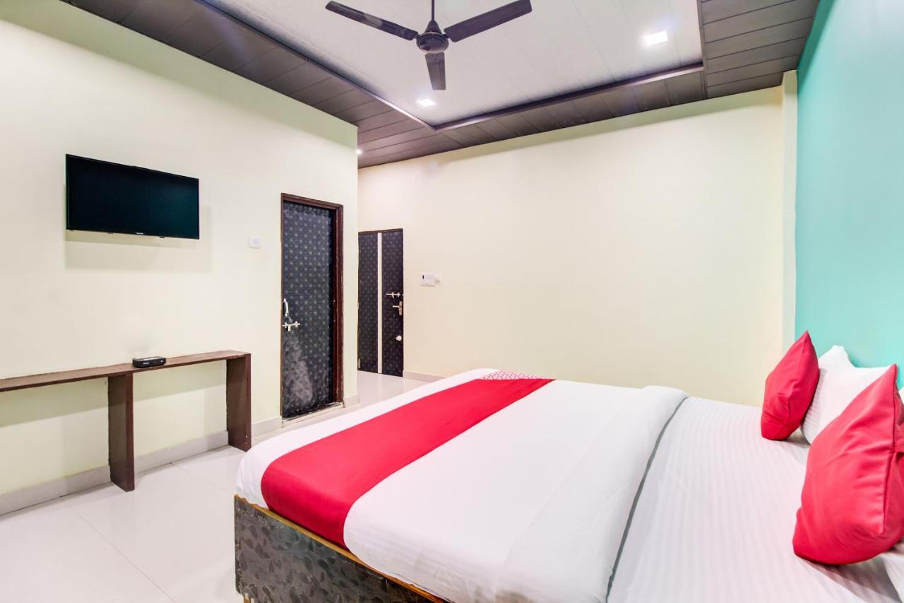 OYO 48915 Chaitanya Green Park Hotel Vani Bagian luar foto